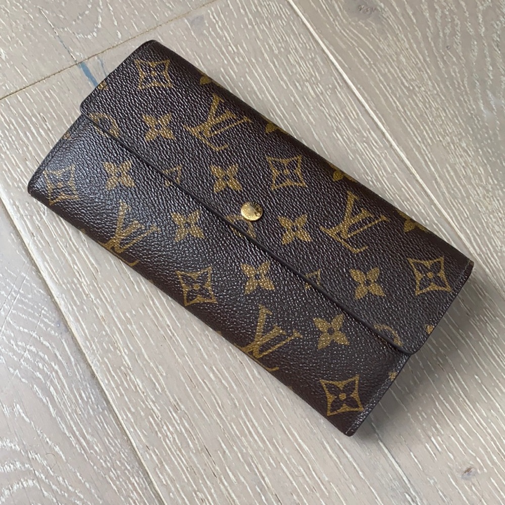 Louis Vuitton Sarah Wallet. Authentic.